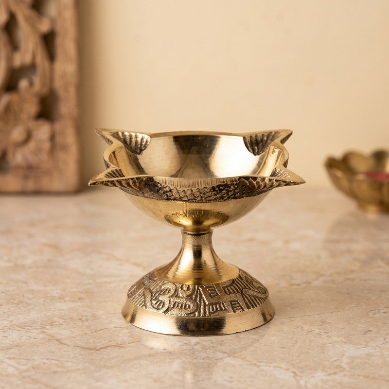 ROLIMOLI 4 Face Brass Diya for Pooja, Mandir, Diwali Festival Oil lamp Diya for Daily Pooja/Diwali Pooja Charmukhi Diya for Pooja (Size - 7cm) Pack of - 01